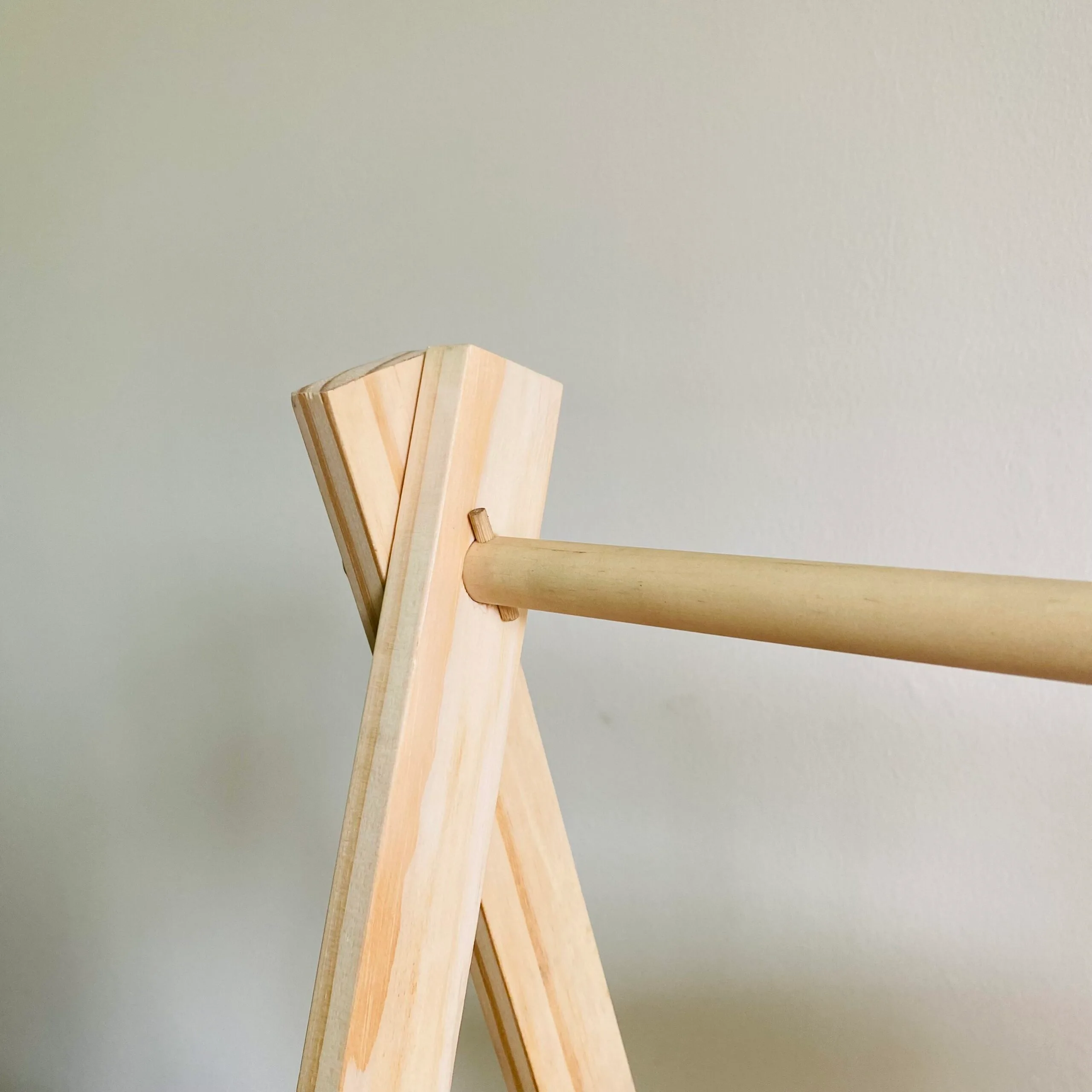 Kệ chữ A gỗ thông - Ảnh 3