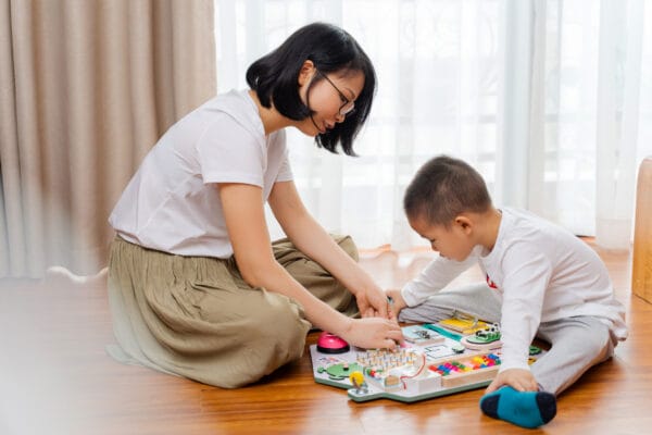 Bảo vệ trẻ mùa dịch cúm: 01 giải pháp an toàn và chơi học tại nhà