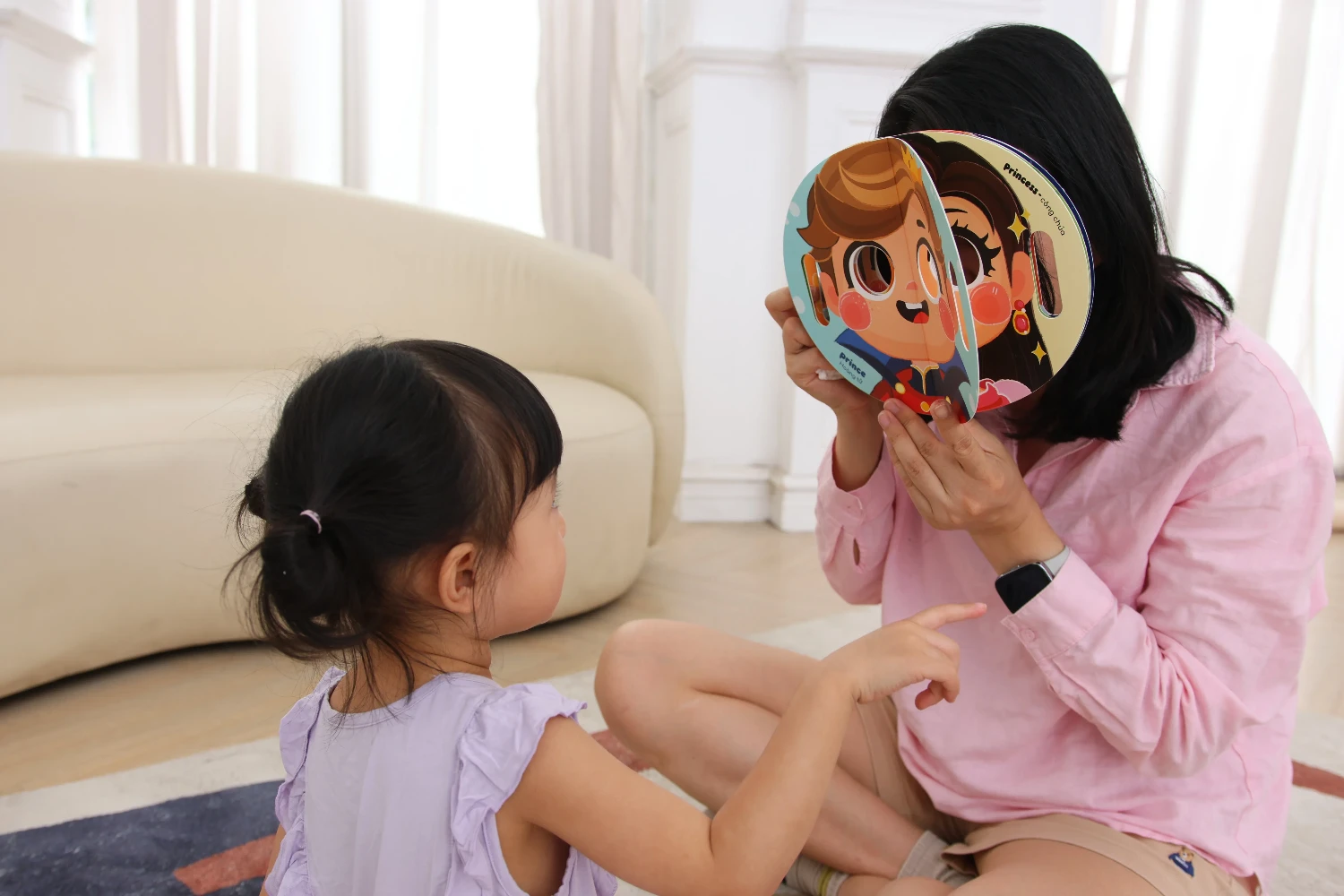 Sách ú òa giúp bé chủ động giao tiếp với ba mẹ
