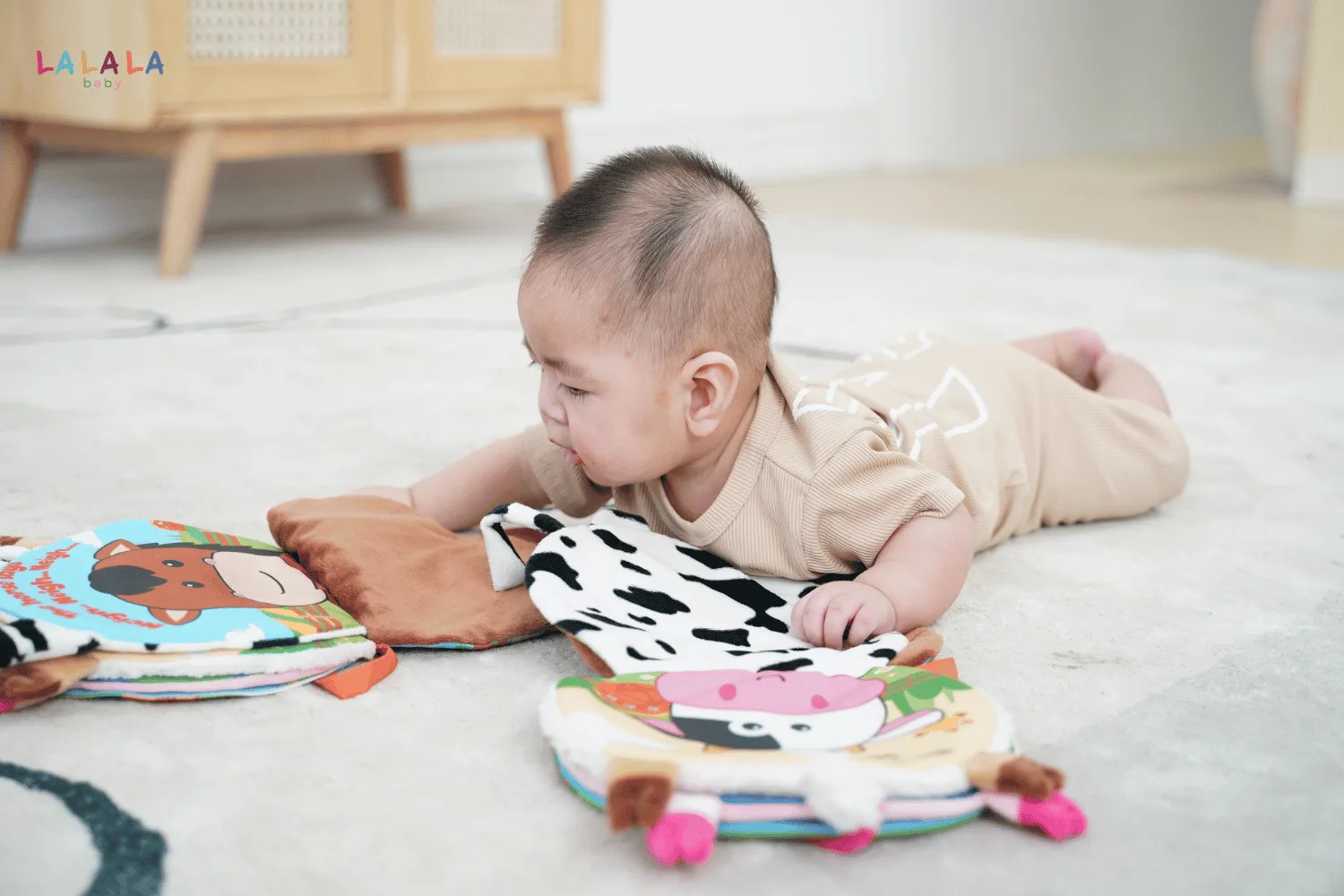 Bài tập chạm và lật sách vải