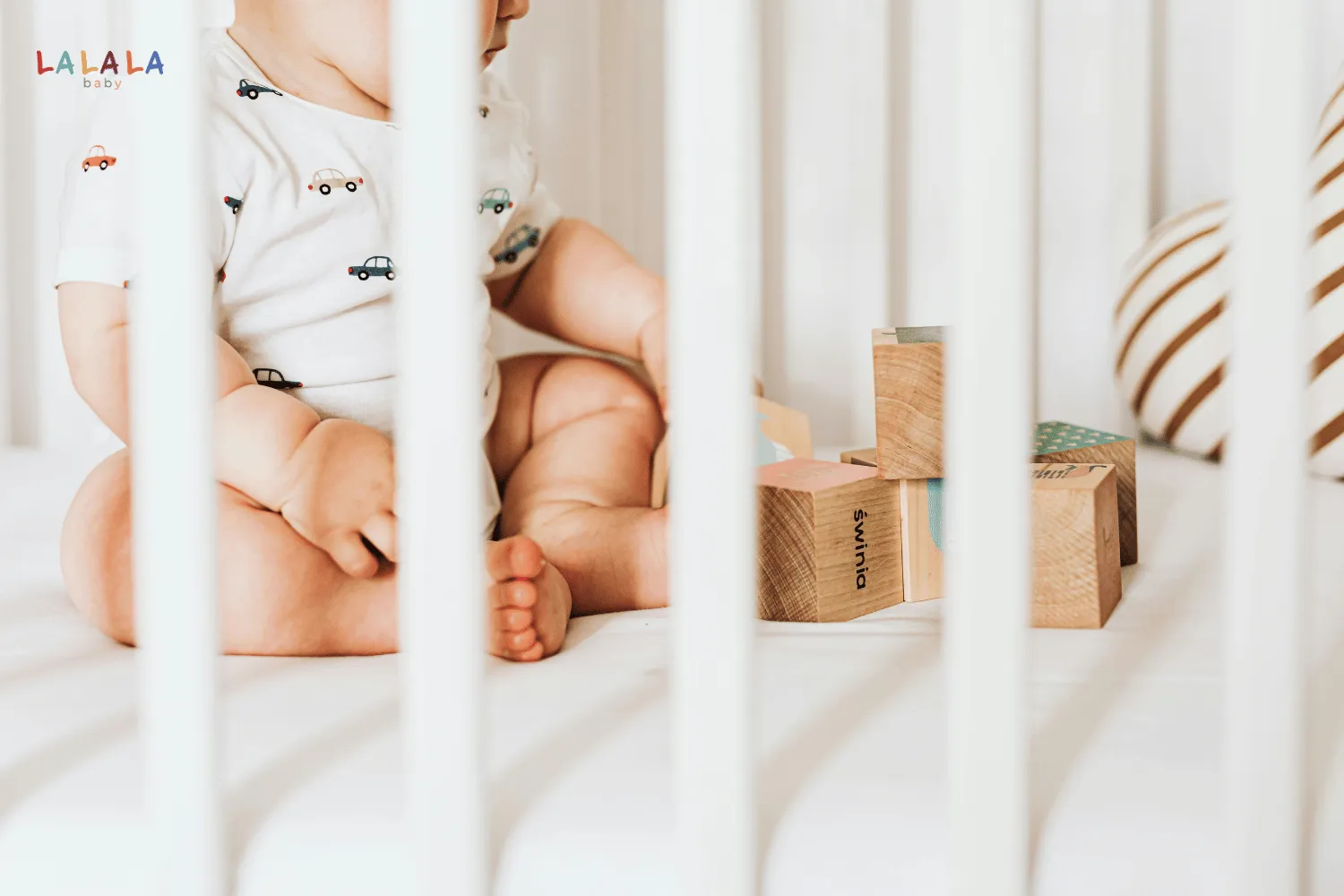 Đặt đồ vật phù hợp trong tầm nhìn và tầm với của bé