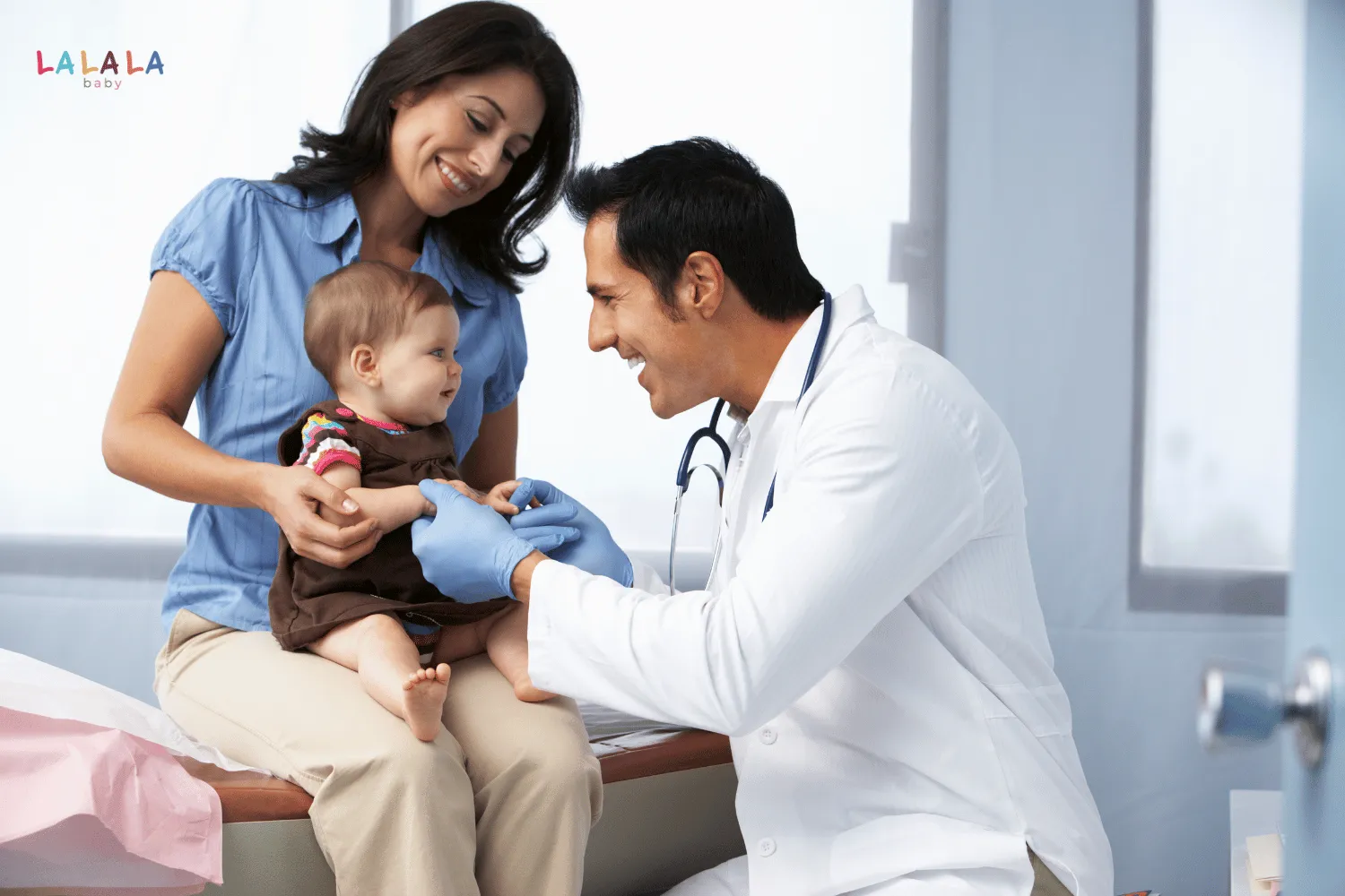 Ba mẹ nên đưa trẻ đi thăm khám khi nghi ngờ trẻ có dấu hiệu cần lưu ý