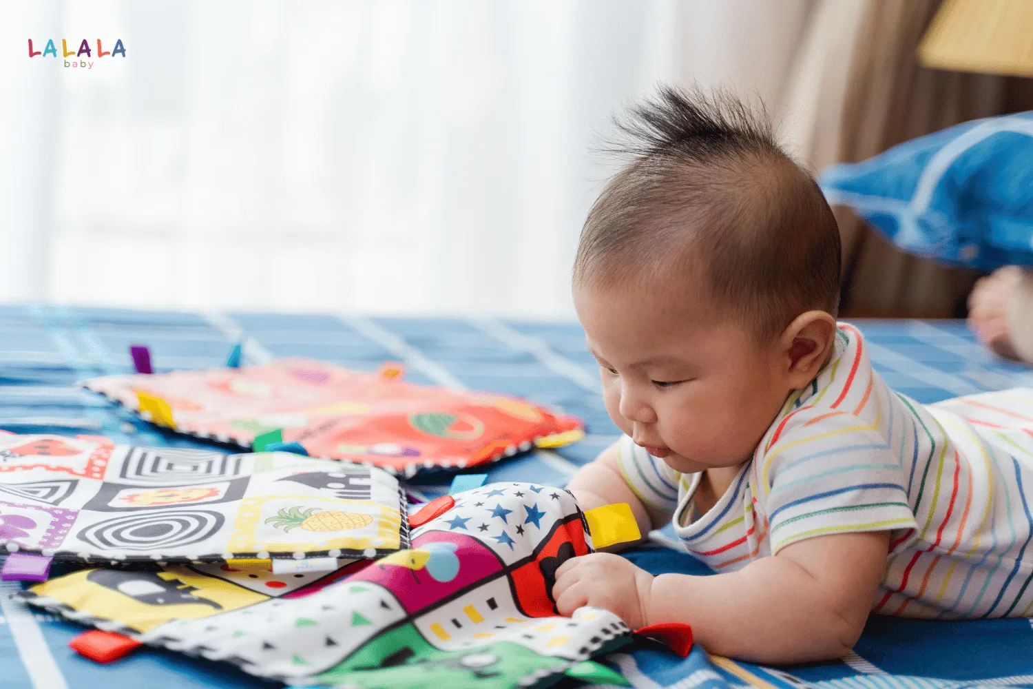  Thẻ vải tummy time khuyến khích bé cầm, nắm khi nằm sấp