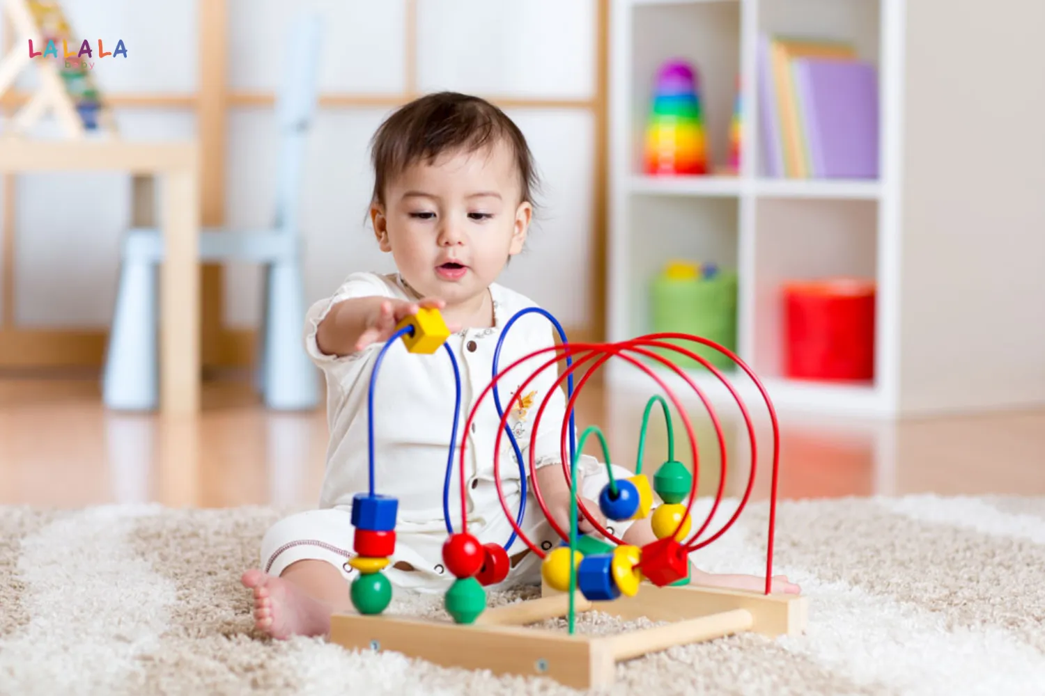 Hoạt động giúp trẻ luyện khả năng sử dụng hai tay cho hai nhiệm vụ khác nhau