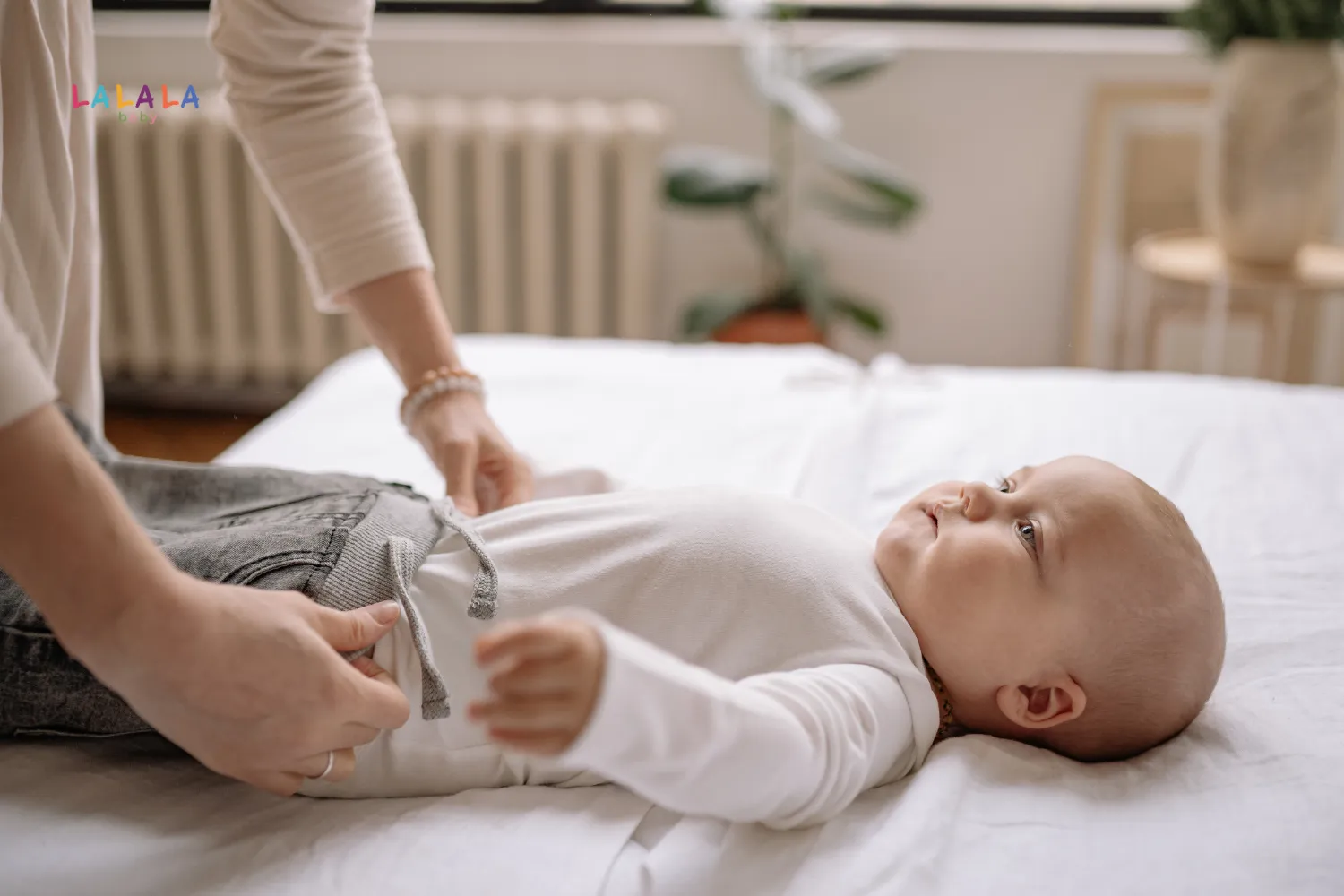 Ba mẹ có thể trò chuyện với trẻ trong chính những hoạt động chăm sóc hằng ngày
