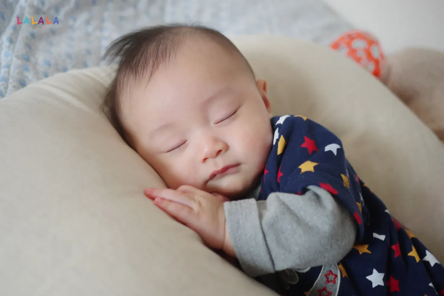 Những biểu hiện cần lưu ý khi đến mốc nhưng bé chưa ngồi được