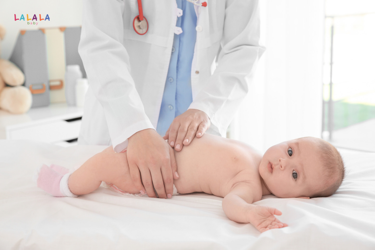 Trường hợp có các dấu hiệu bất thường cần đưa bé đi thăm khám kịp thời