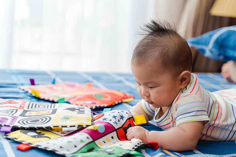 Thẻ vải tummytime đồ chơi giúp bé phát triển thị giác