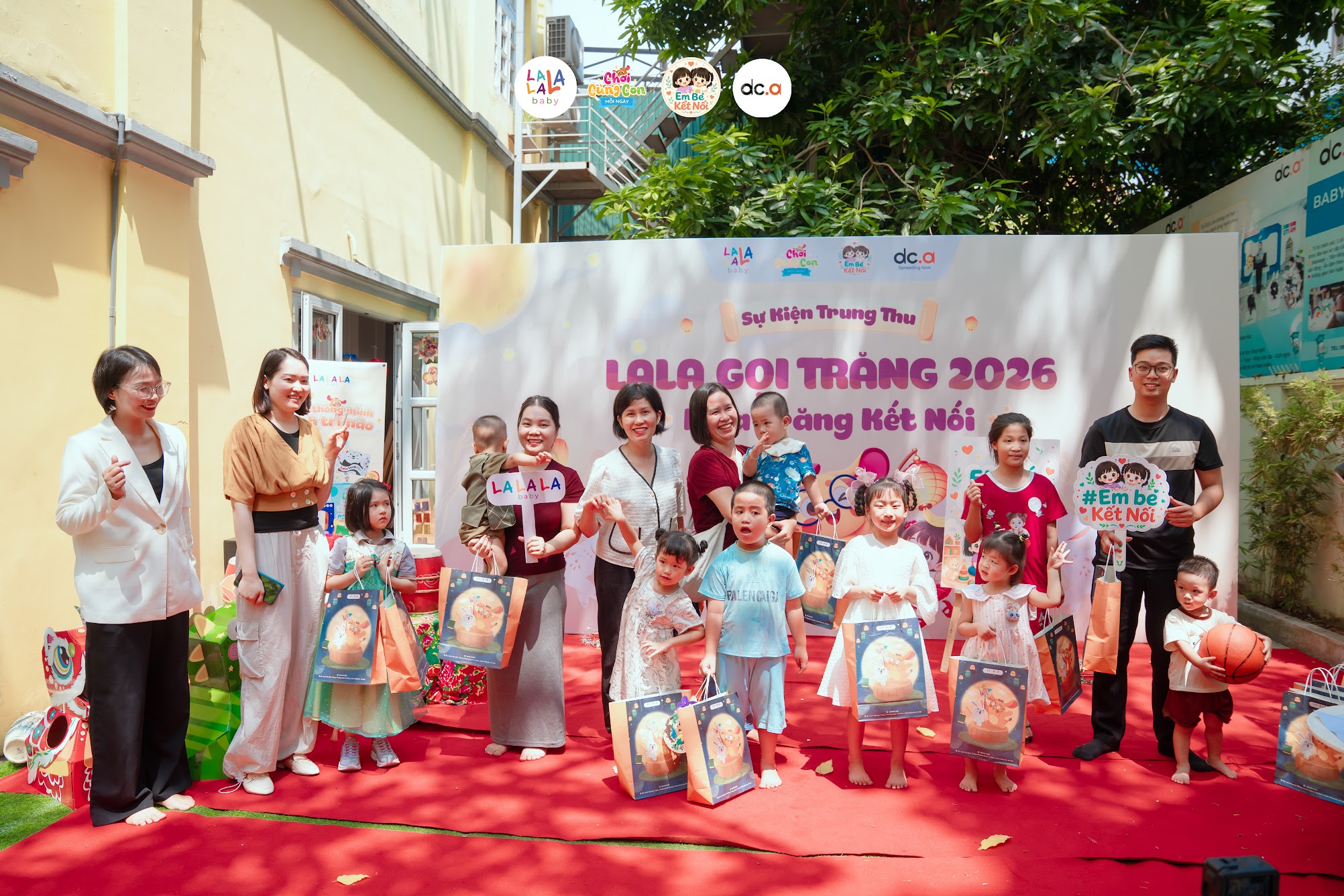 Lala Gọi Trăng 2026 mang 60 gia đình đến gần nhau qua những trải nghiệm vui chơi, sáng tạo và kết nối Lala Gọi Trăng 2026 mang 60 gia đình đến gần nhau qua những trải nghiệm vui chơi, sáng tạo và kết nối
