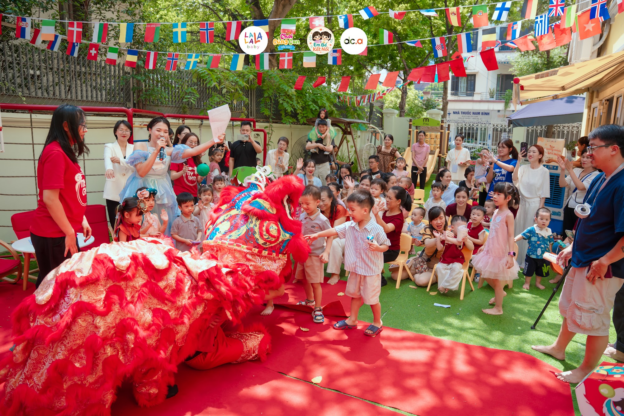 Sân khấu Lala Gọi Trăng khép lại một buổi sáng Trung thu đầy niềm vui Sân khấu Lala Gọi Trăng khép lại một buổi sáng Trung thu đầy niềm vui
