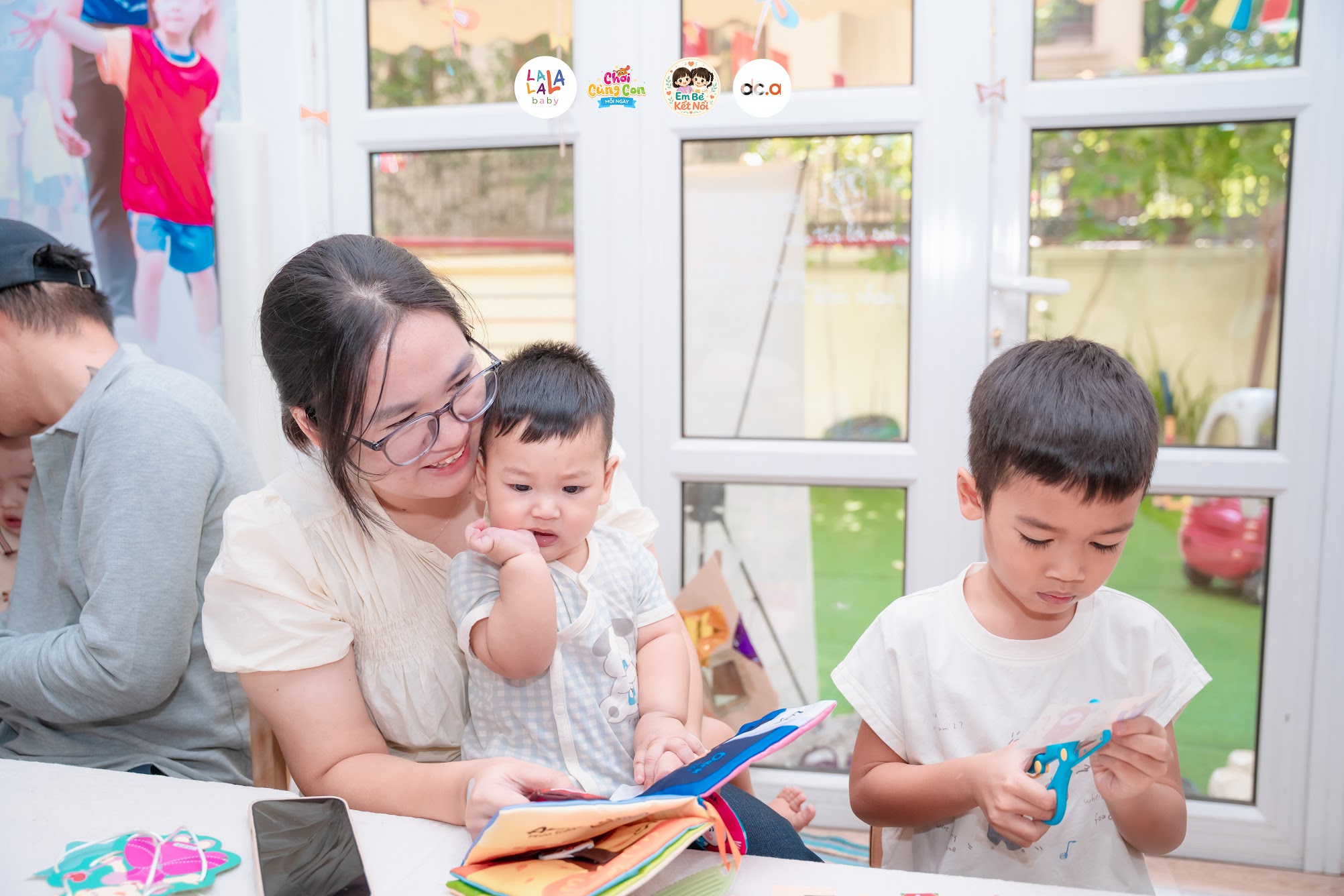 Mỗi trò chơi mở ra một cách để bé tự do khám phá và rèn đôi tay thêm khéo léo Mỗi trò chơi mở ra một cách để bé tự do khám phá và rèn đôi tay thêm khéo léo