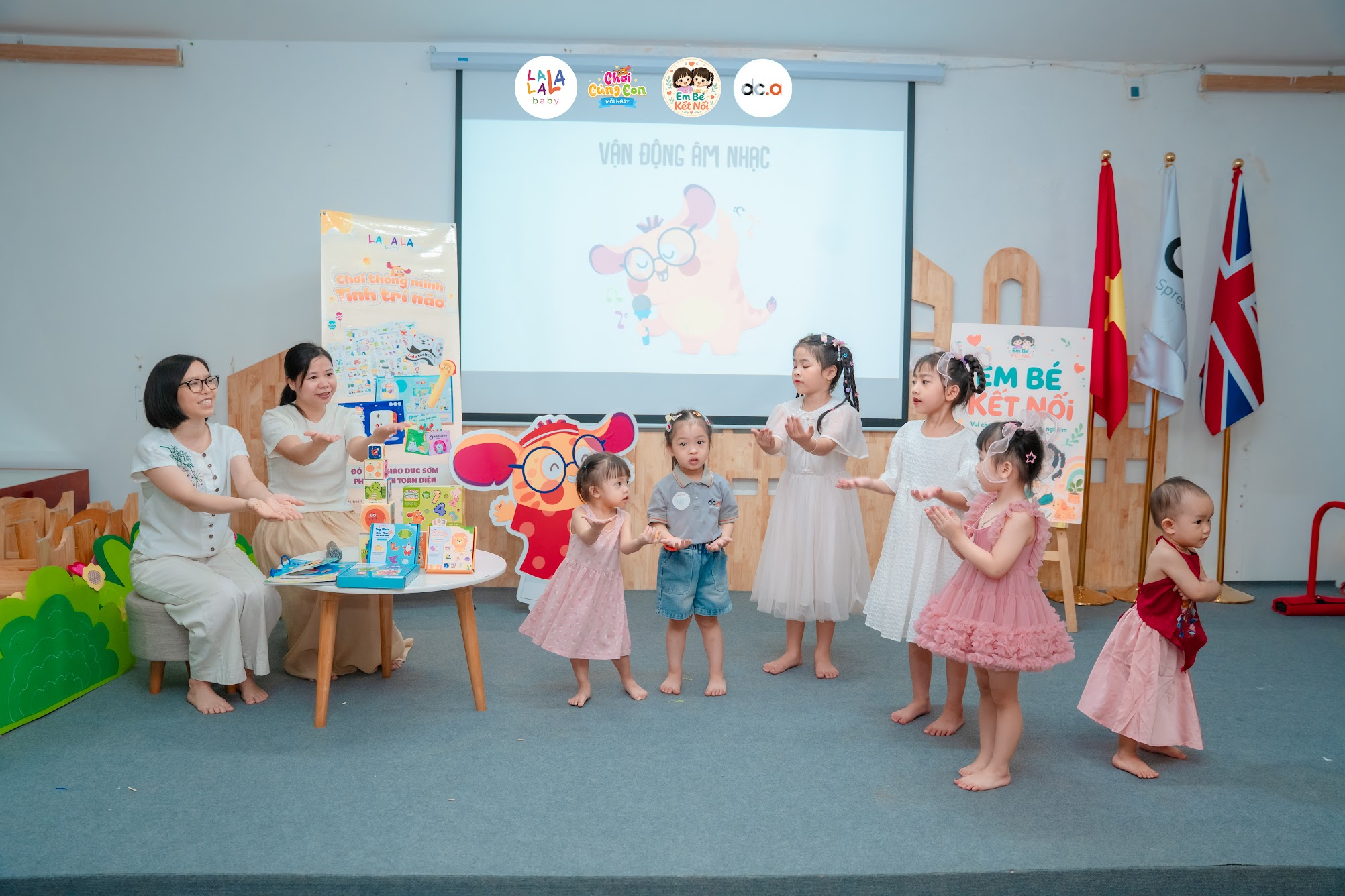 Lắng nghe những chia sẻ gần gũi về vận động tinh và cách đồng hành cùng con mỗi ngày Lắng nghe những chia sẻ gần gũi về vận động tinh và cách đồng hành cùng con mỗi ngày