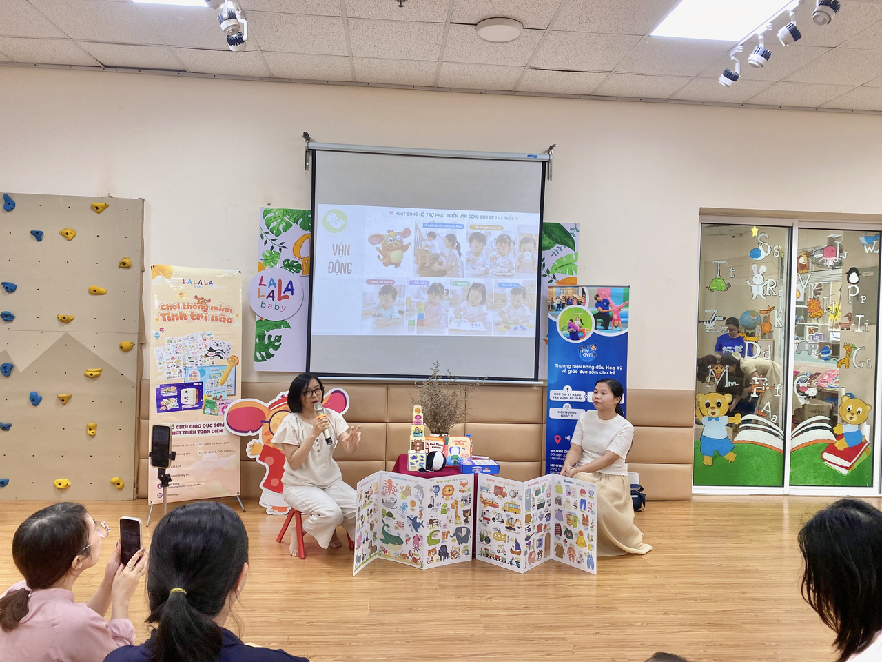 Lalala Baby mang workshop “1000 ngày đầu đời – Giáo dục sớm nên bắt đầu từ đâu?” đến gần hơn với ba mẹ có con 0–2 tuổi Lalala Baby mang workshop “1000 ngày đầu đời – Giáo dục sớm nên bắt đầu từ đâu?” đến gần hơn với ba mẹ có con 0–2 tuổi