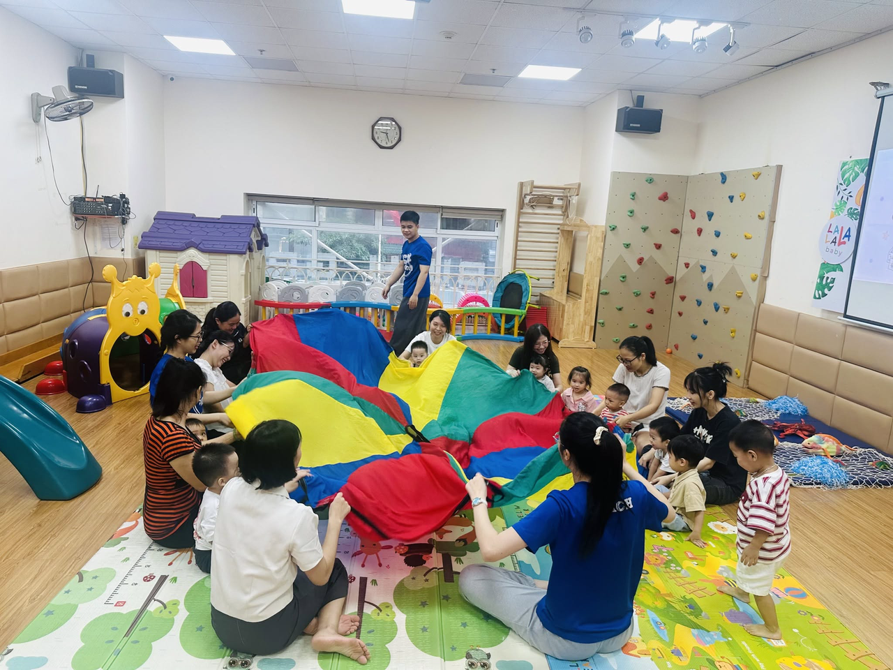 Học bằng chơi – phát triển qua từng trải nghiệm nhỏ Học bằng chơi – phát triển qua từng trải nghiệm nhỏ