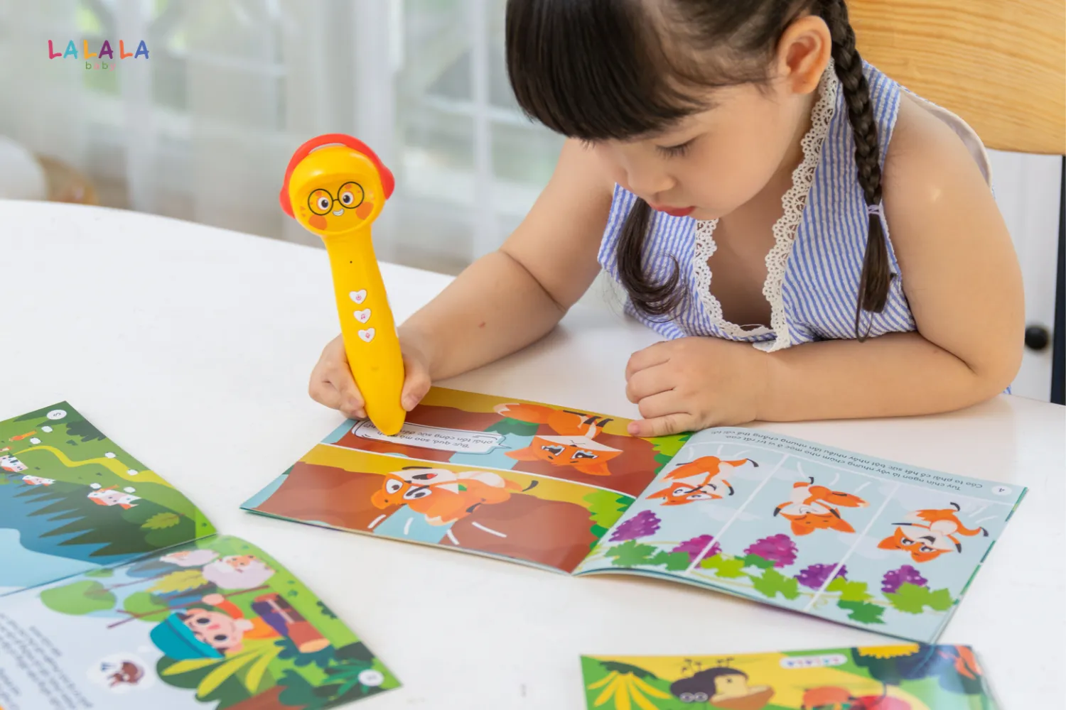 bút chấm đọc còn có thể phát các nội dung âm nhạc được tích hợp sẵn.