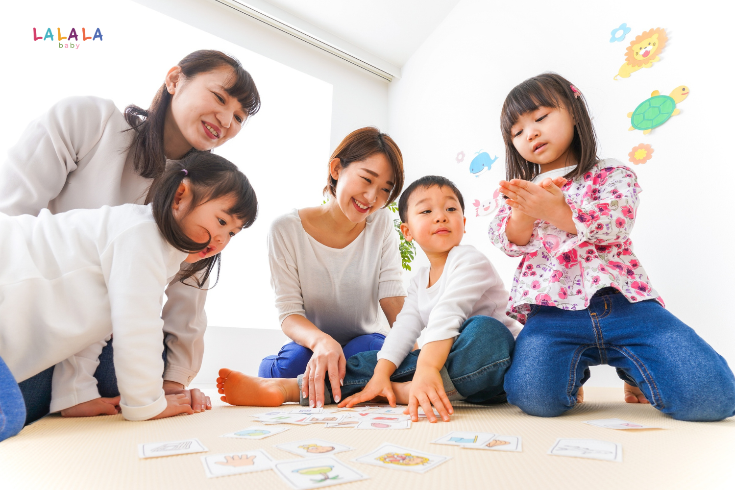 Cho trẻ đóng vai phóng viên