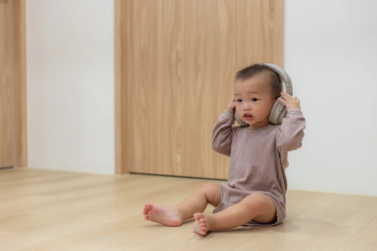 Nghe rõ là điều kiện để bé học nói - trẻ 2 tuổi chưa biết nói có sao không