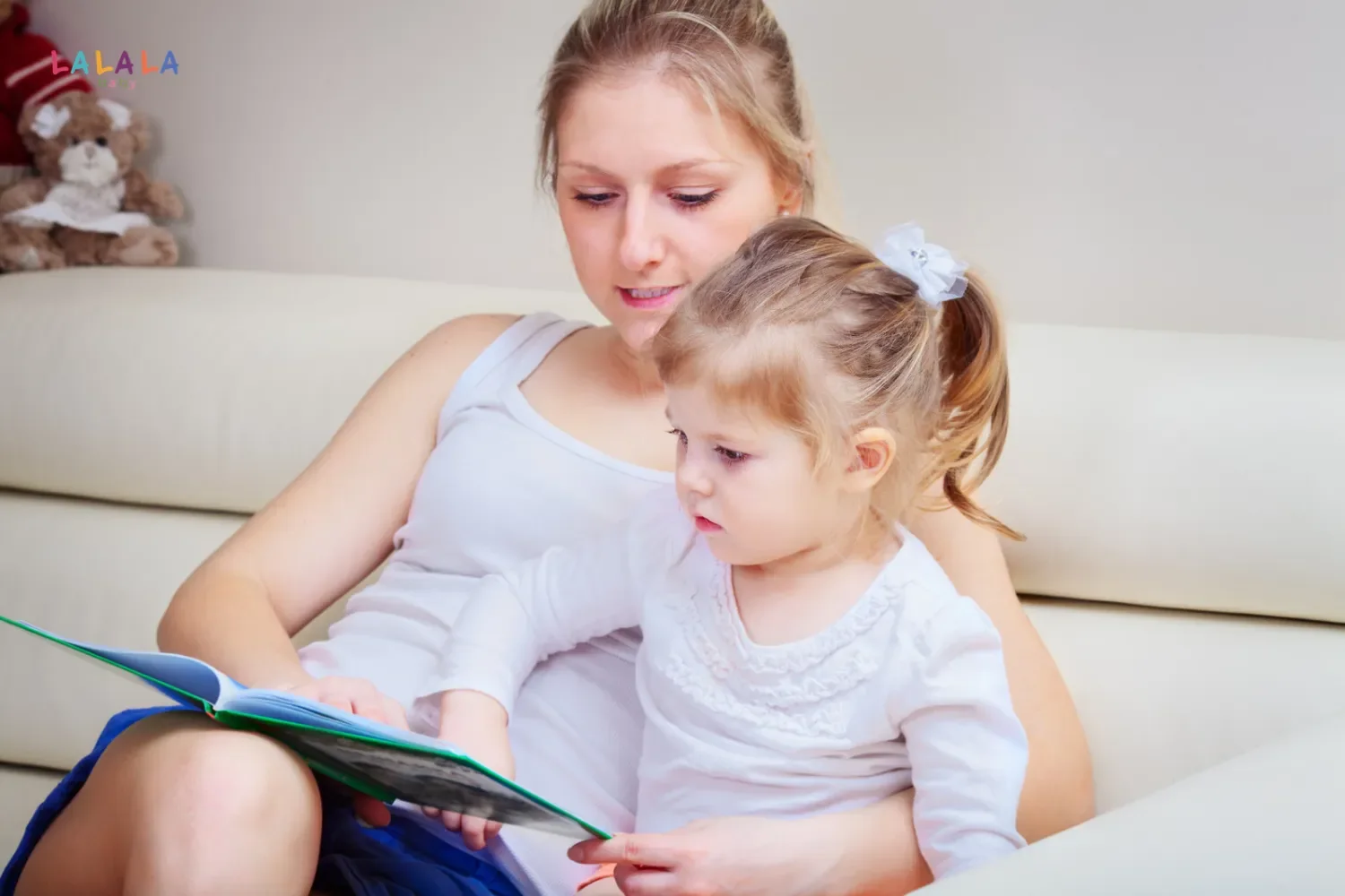 Khi bé nói sai ba mẹ nhắc lại câu đúng một cách tự nhiên - 3 tuổi chưa biết nói có sao không